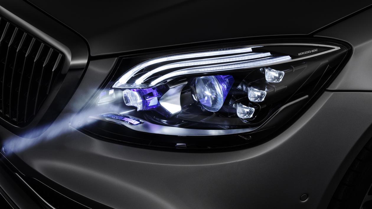 Digital Light MercedesBenz bringt 2 Millionen