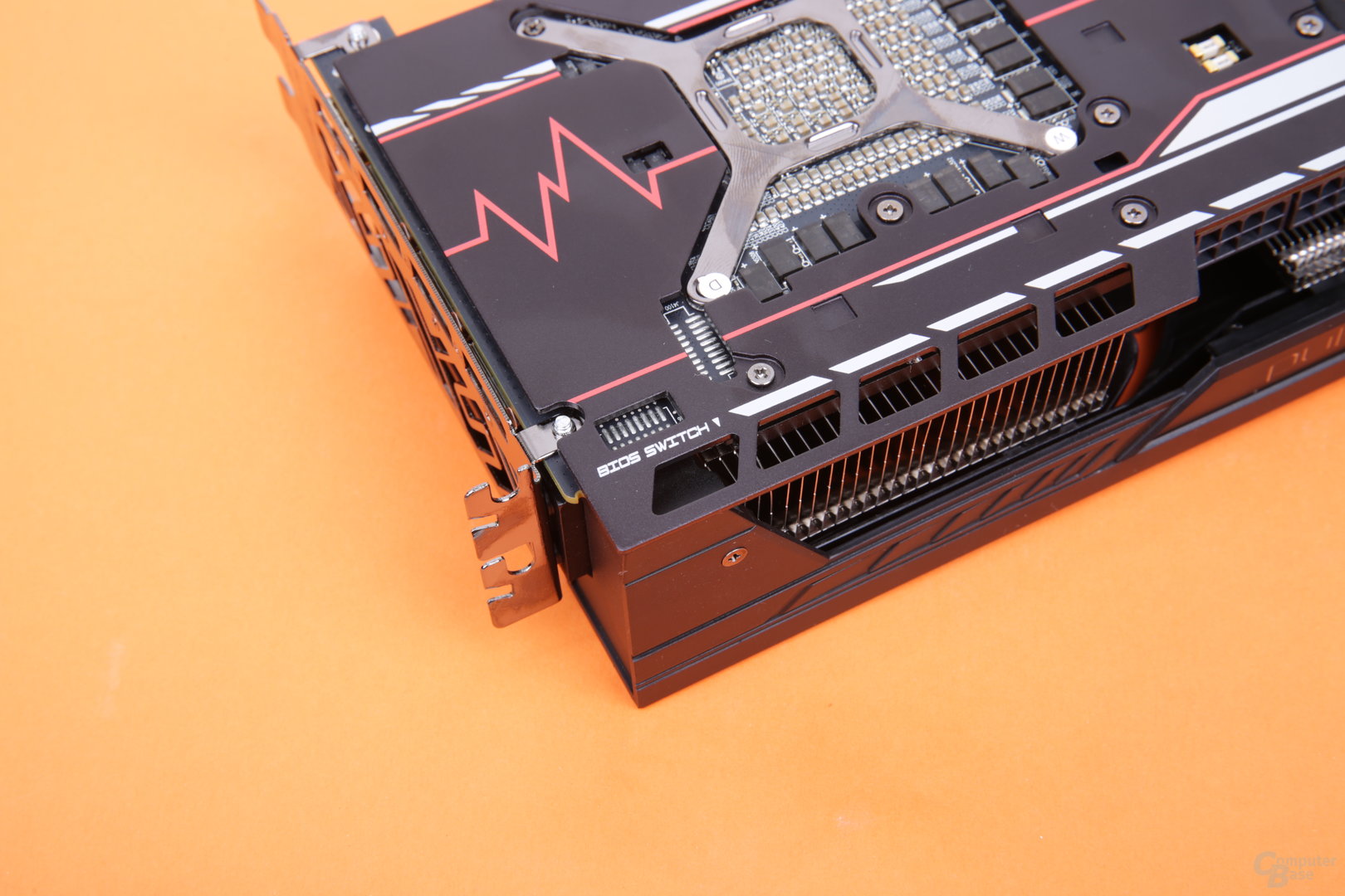 Sapphire Radeon RX Vega 56 Pulse – BIOS-Schalter