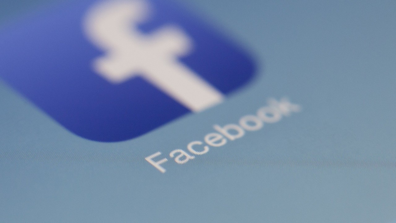 Cambridge-Analytica-Skandal: Facebooks Datenabfluss auf dem Prüfstand