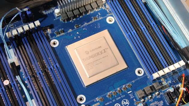 Gigabyte ThunderXStation: Bis zu 108 ARMv8-Kerne in einem Desktop-Gehäuse