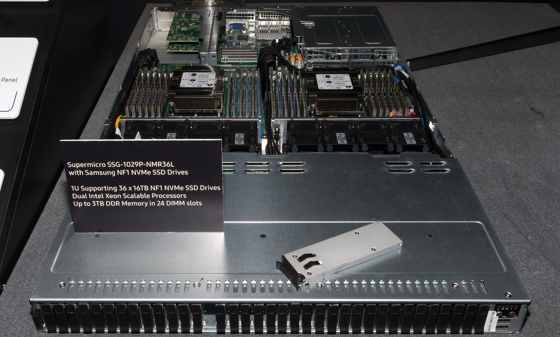 Storage-Server von Supermicro mit 36 NF1-Einschüben