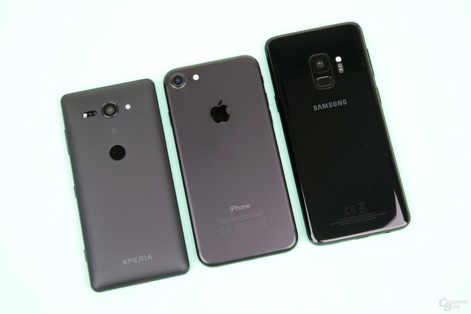 Xperia XZ2 Compact, iPhone 7 und Galaxy S9 im Größenvergleich