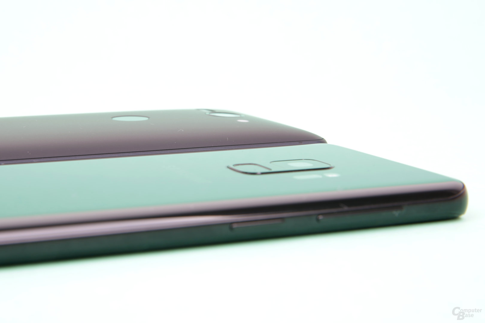 Bautiefe des Xperia XZ2 Compact im Vergleich zum Galaxy S9