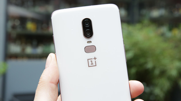 OnePlus 6 im Hands-On: Snapdragon-845-Smartphone aus Glas für 519 Euro