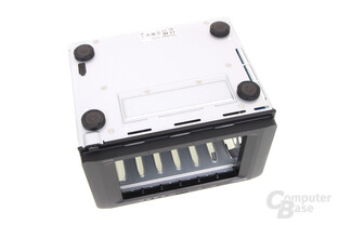 Synology DS1618+ im Test – RAM-Zugang an der Unterseite