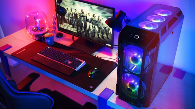 MasterCase H500M: Cooler Master lässt hübsch oder luftdurchlässig sein