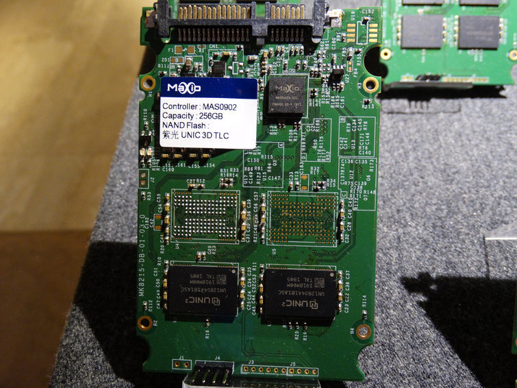 Maxiotek zeigt SSD mit UNIC-Speicher