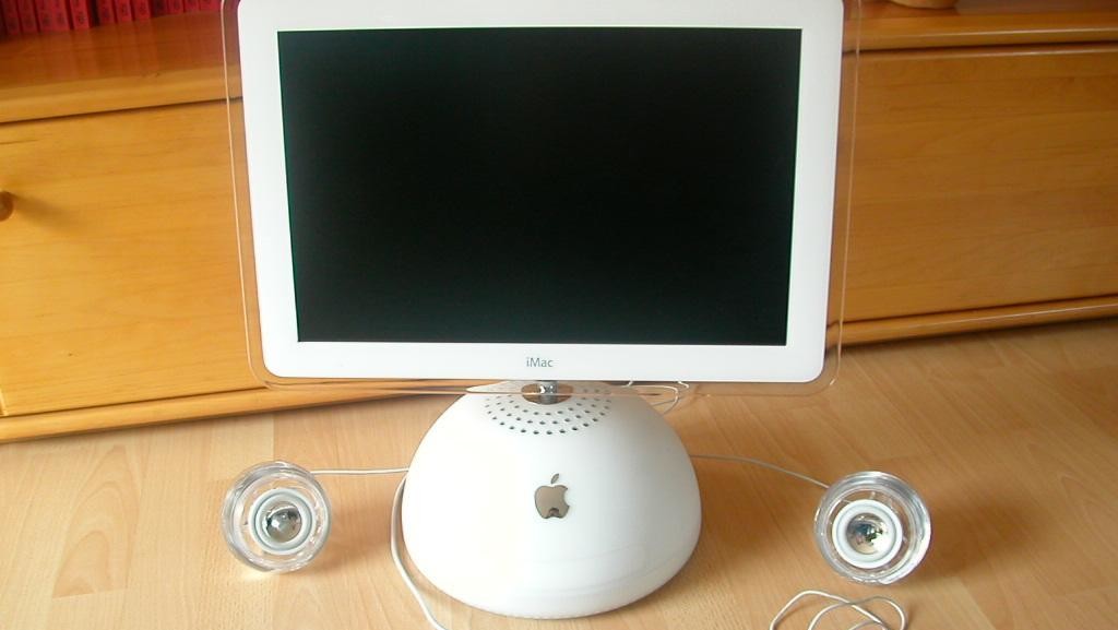 Im Test vor 15 Jahren: Apples AiO iMac G4 mit LCD und Rechner im Fuß