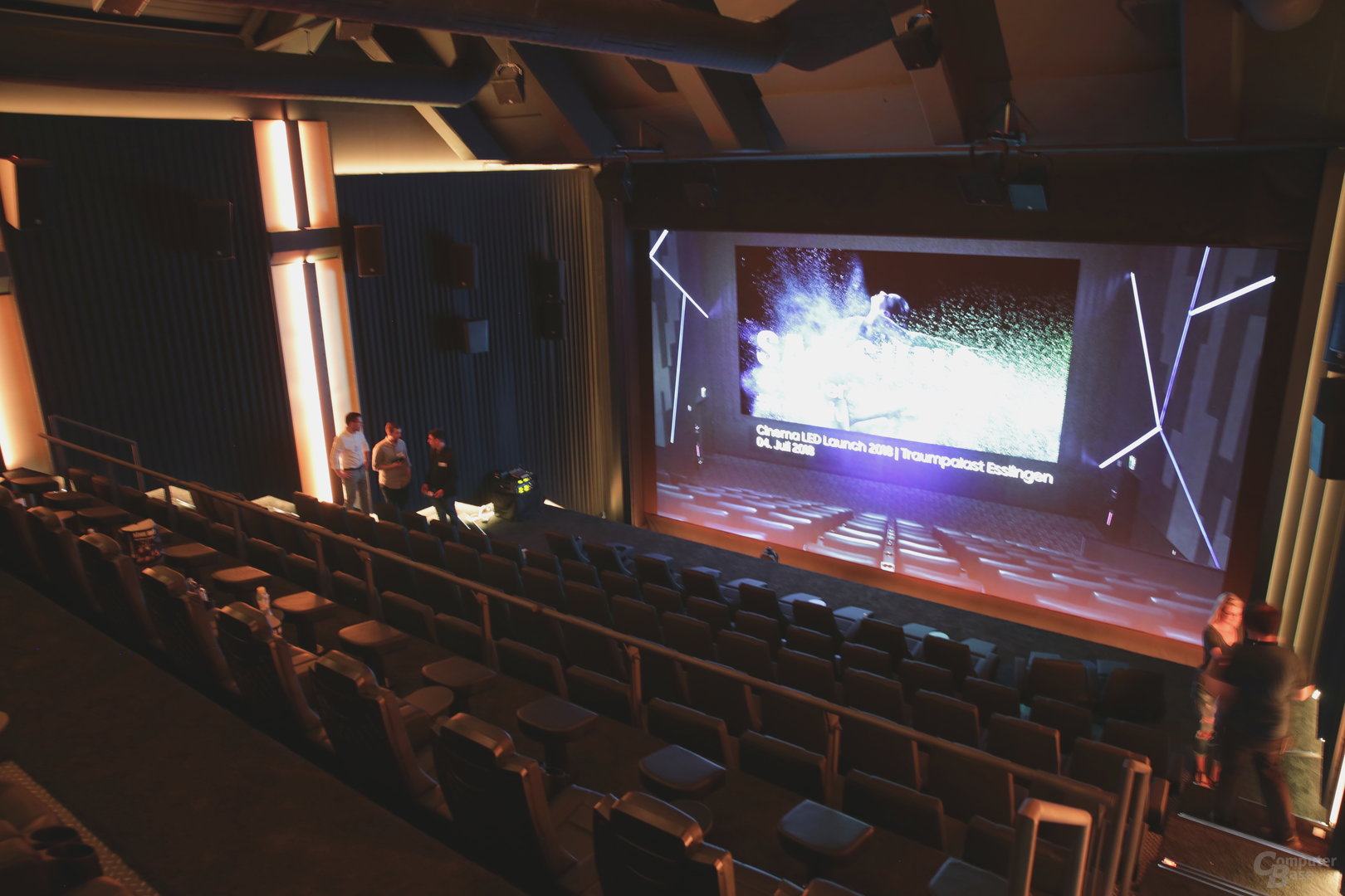 Blick von oben rechts in den Cinema-LED-Saal