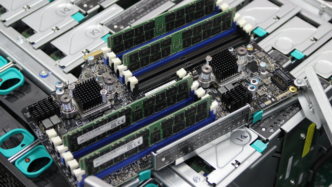 Intel Xeon SP: Mit Cascade Lake-SP zu 30 TByte RAM im 2U-System
