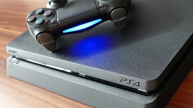 Sony: PS4 Slim mit neuer Modellnummer CUH-2200