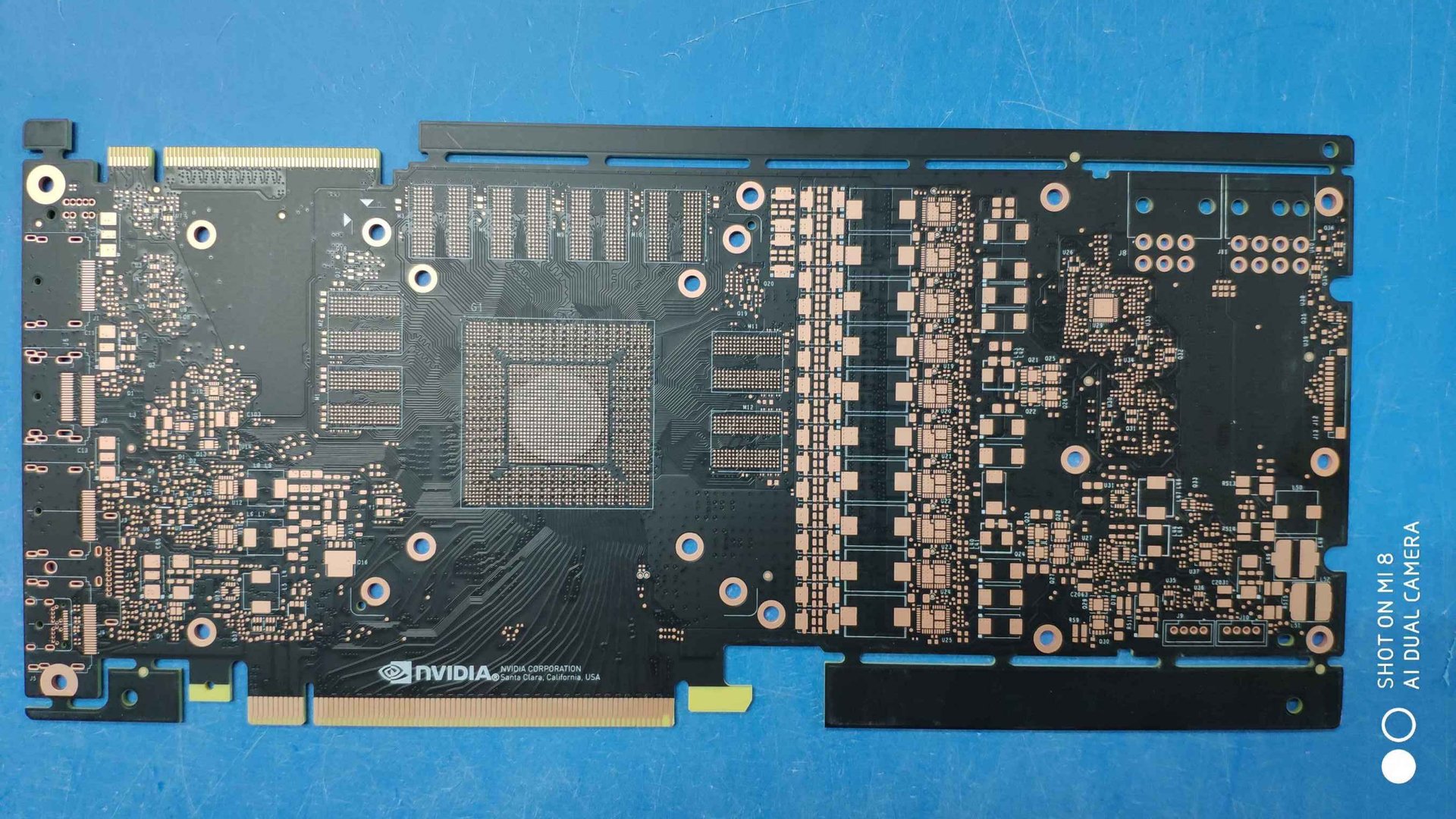 Mögliches PCB einer Turing-Grafikkarte von Nvidia
