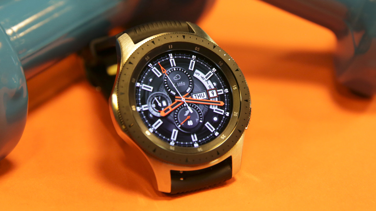 Galaxy Watch Hands-On: Tizen-Smartwatch mit 10-nm-SoC hält über drei Tage durch