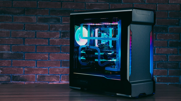 Phanteks Evolv X: Zwei Rechner in einem Gehäuse vereint