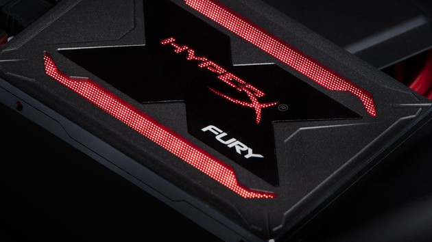 Kingston HyperX Fury RGB: LED-Beleuchtung lässt die SSD ordentlich schwitzen