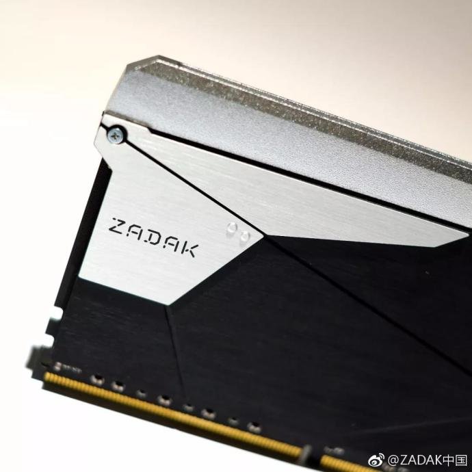 Zadak Shield DC Aura2 RGB DDR4-3200