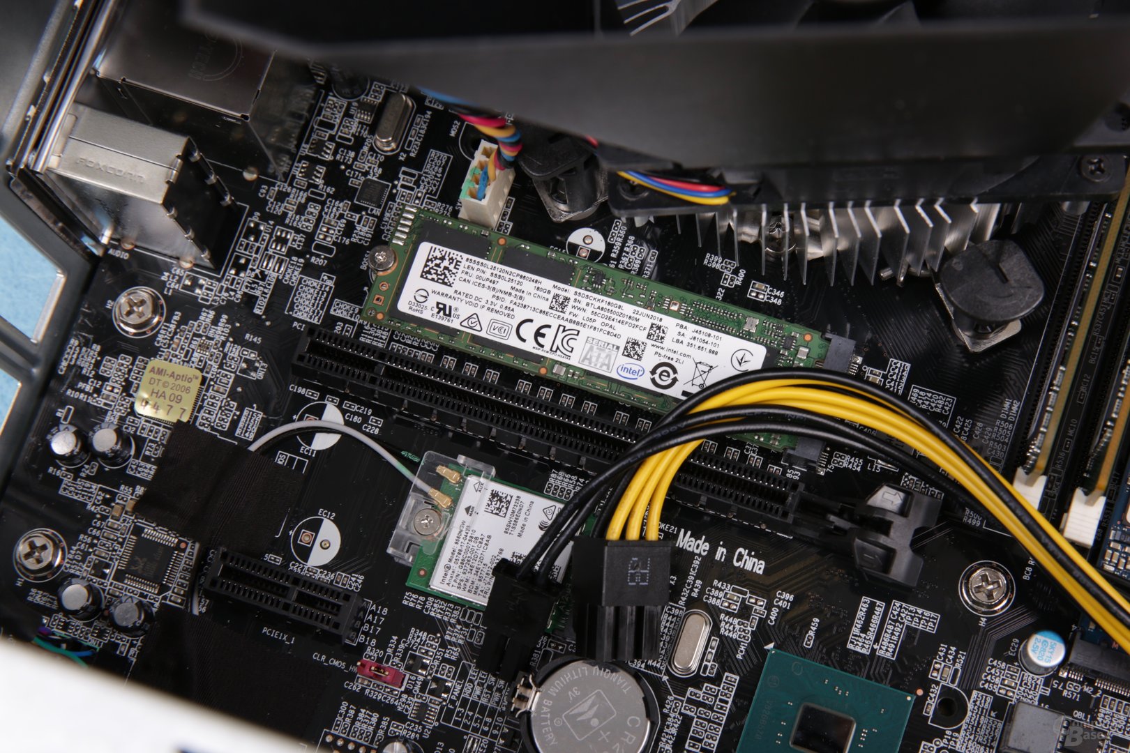 PCIe-x16-Slot, 6+2-Pin-PCIe-Anschluss und 180-GB-SSD