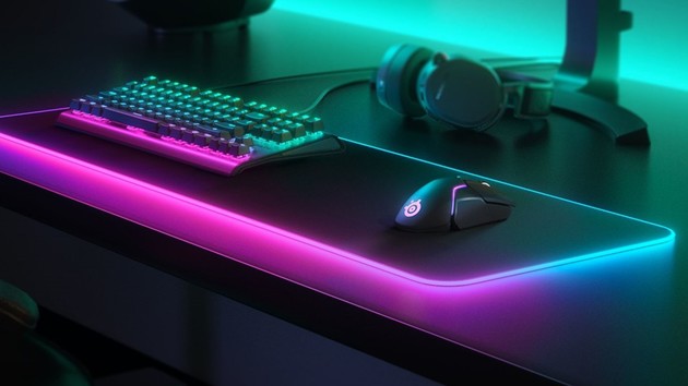 SteelSeries QcK: Neue Mauspads mit RGB, Naht und auch in Hartplastik