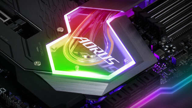 Gigabyte-Mainboard: Z390 Aorus Waterforce mit riesigem Wasserkühler