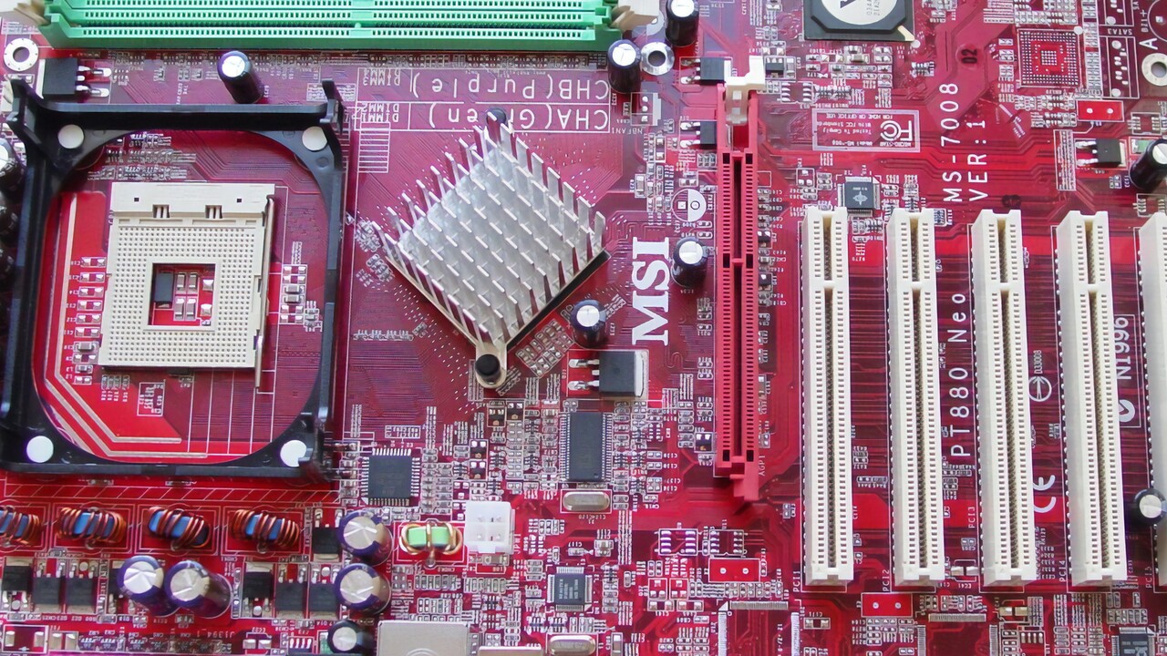 Im Test vor 15 Jahren: Chipsatz mit Dual-Channel-DDR400 von VIA statt Intel