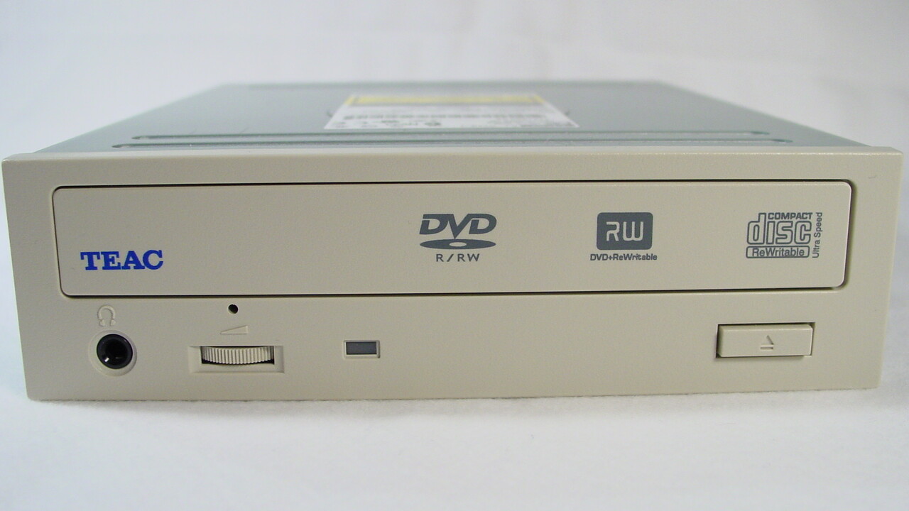 Im Test vor 15 Jahren: Die letzten 8×-DVD-Brenner für DVD-5