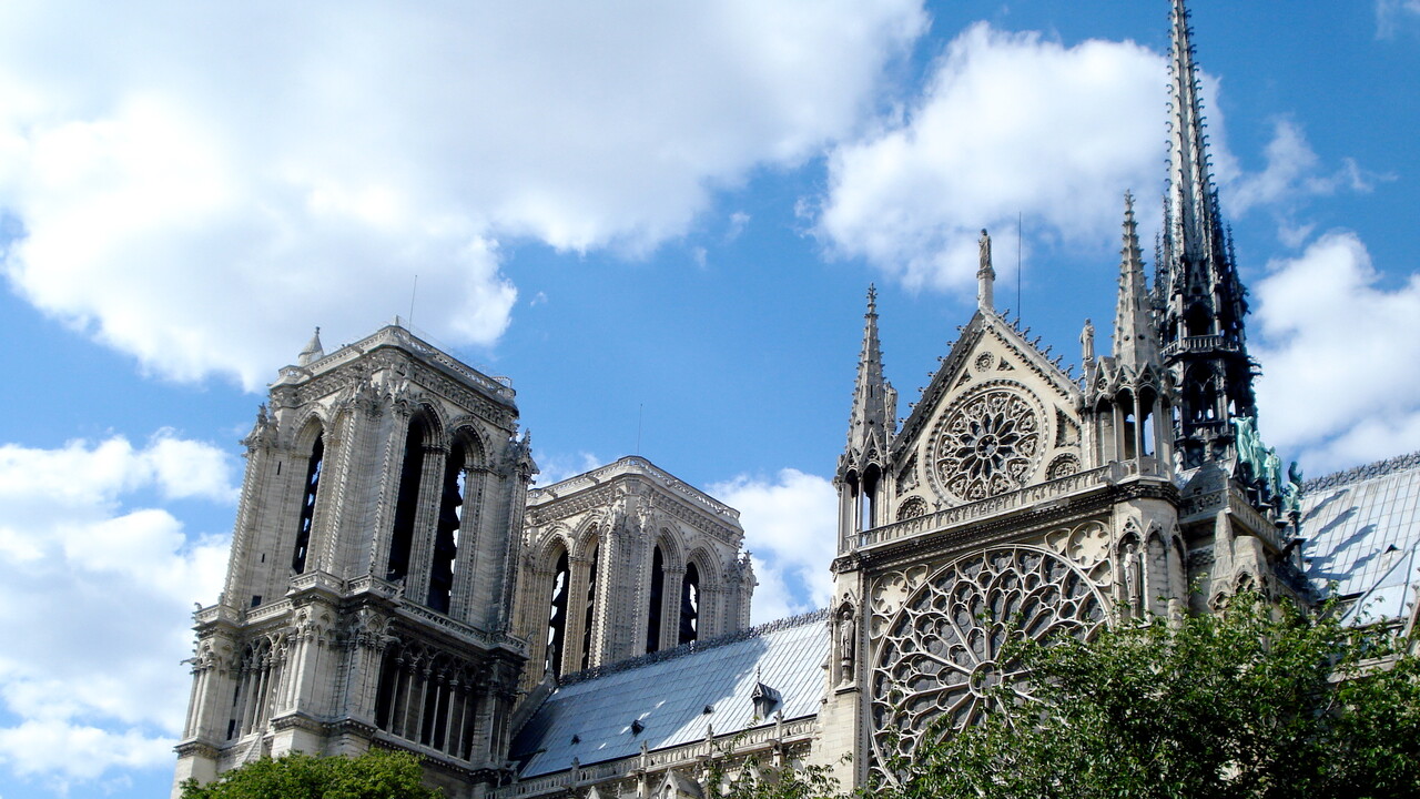 Kein Terroranschlag: YouTubes AI verwechselt Notre-Dame-Brand mit 9/11