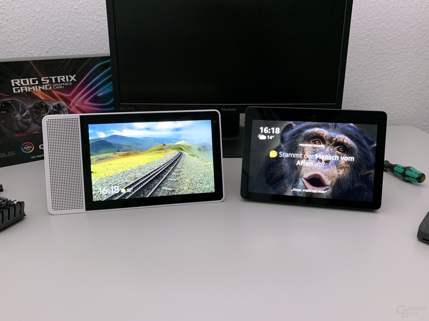 Lenovo Smart Display (links) und Amazon Echo Show (rechts)