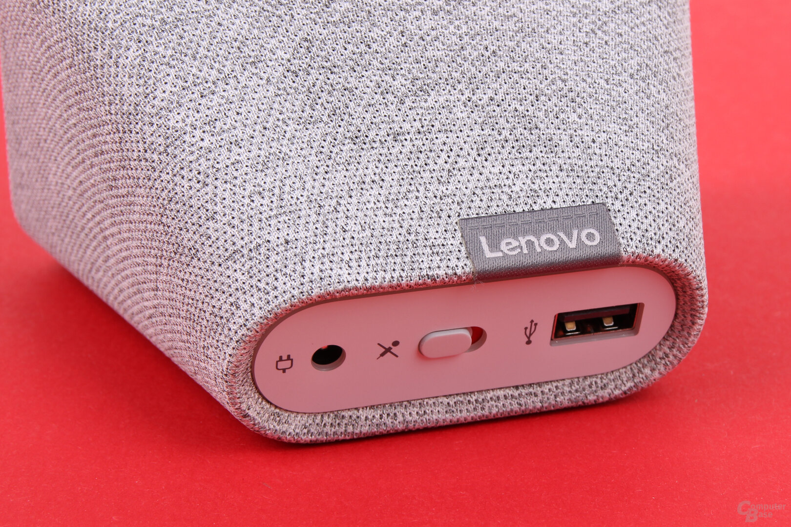 Lenovo Smart Clock: Stummschalter und USB-Anschluss