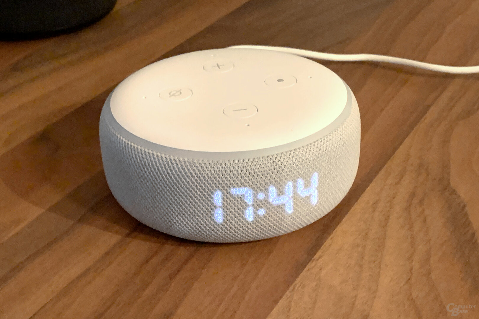 LED-Display des Amazon Echo Dot mit Uhr