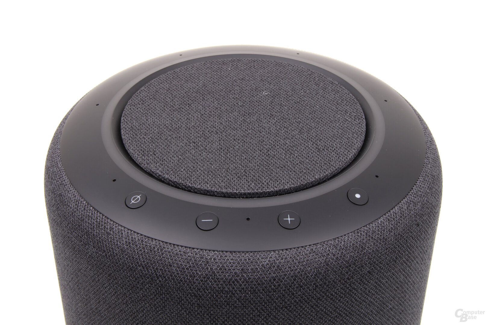 Amazon Echo Studio: Leuchtring und Bedienelemente an der Oberseite