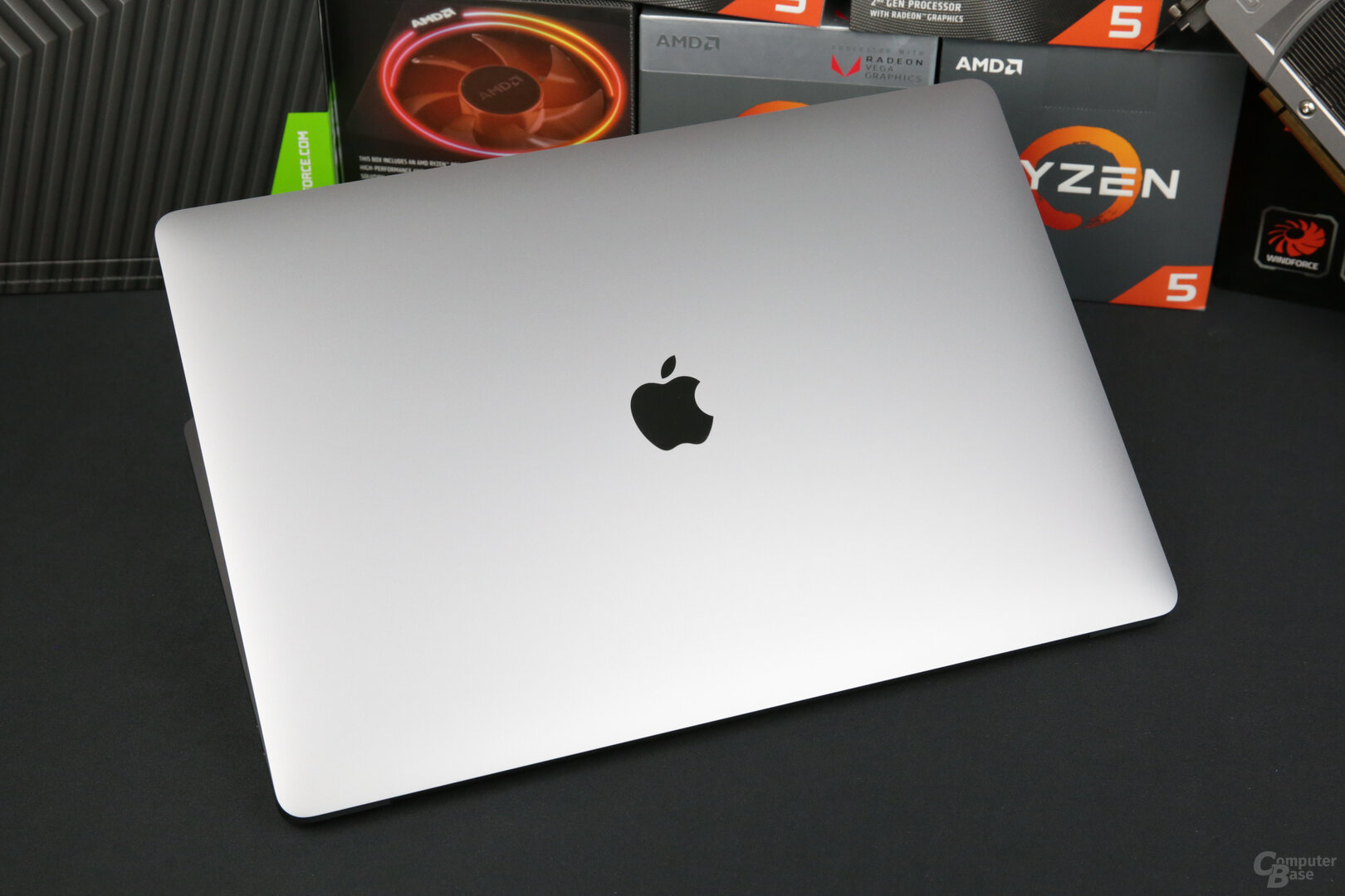 MacBook Pro 17 Zoll in Space Grau