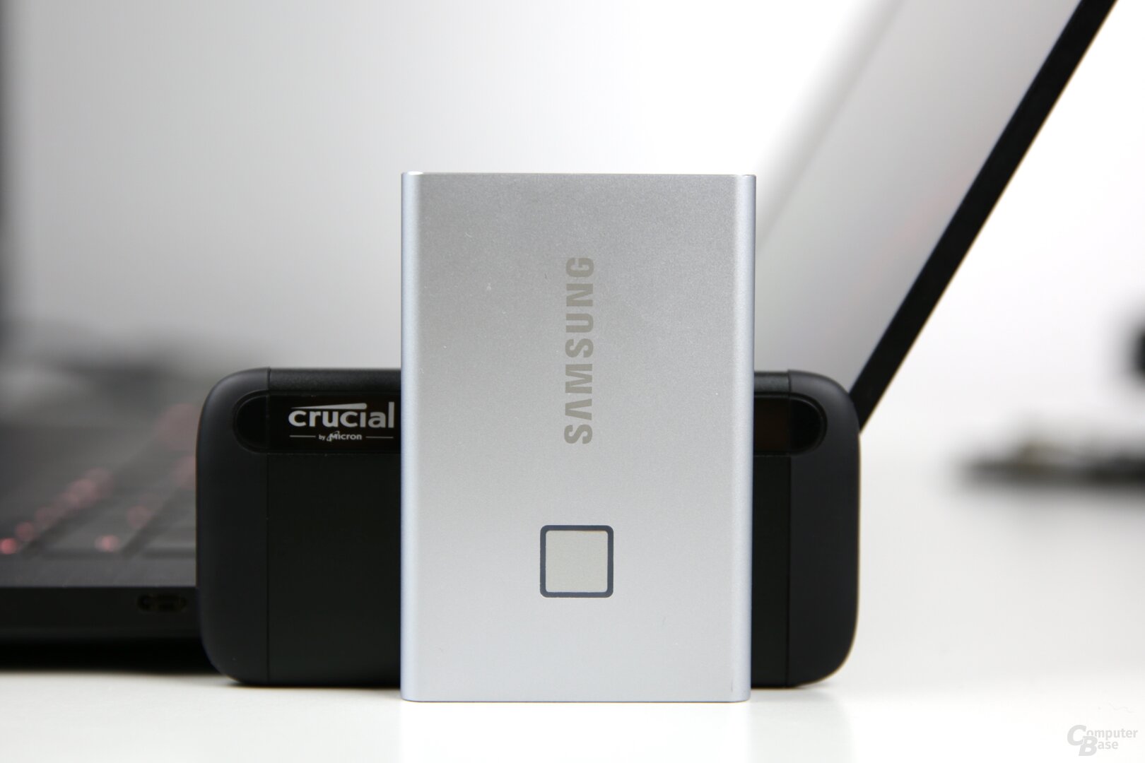 Konkurrenz am USB-3.1-Gen-2-Anschluss: Samsung T7 Touch gegen Crucial X8