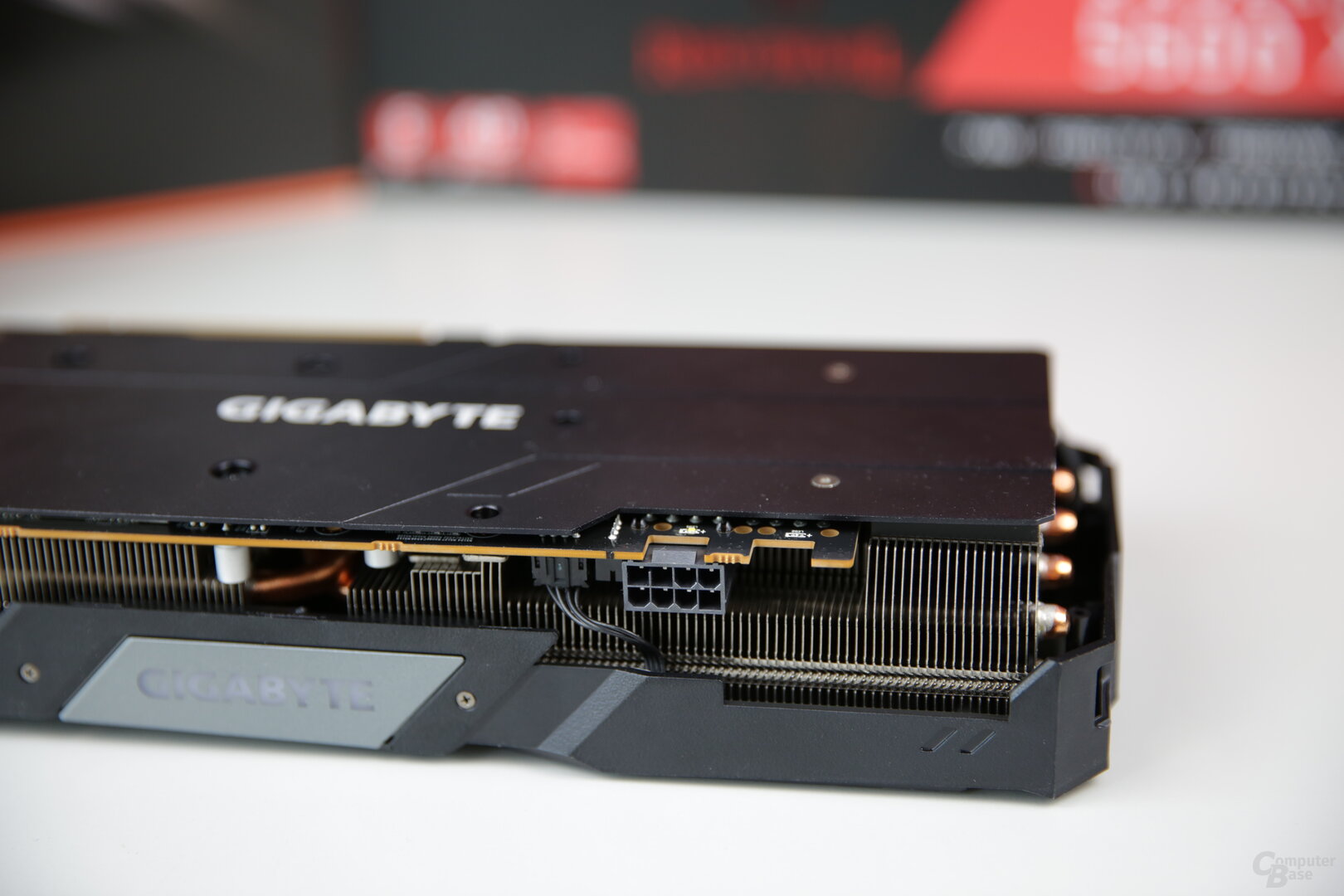 Stromanschluss der Gigabyte Radeon RX 5600 XT Gaming OC
