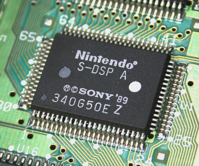 Hauptprozessor (Ricoh), Soundchip und DSP (beide Sony) des Super Nintendo Entertainment Systems
