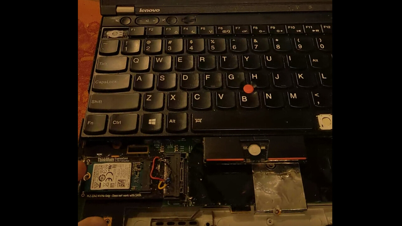 لأجهزة ThinkPad القديمة: قم بتحديث NVMe SSD باستخدام محول ExpressCard 94