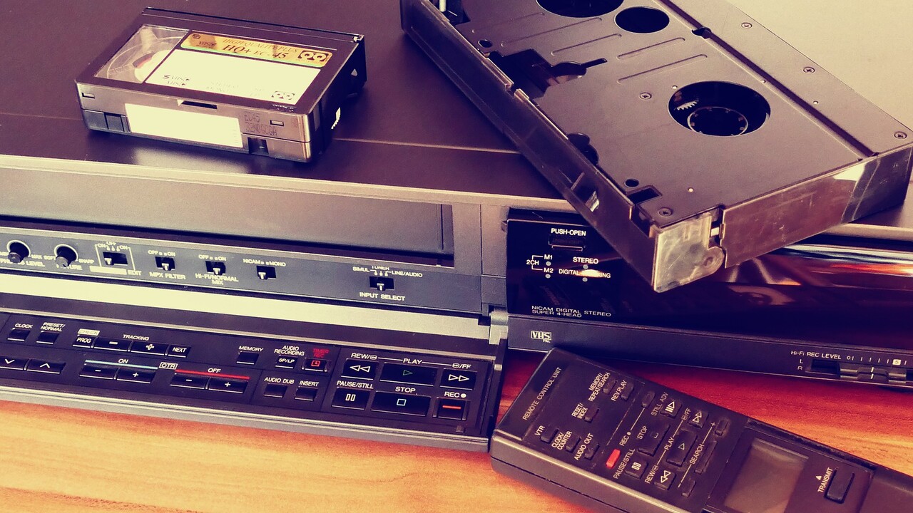 VHS Vault: Internet Archive digitalisiert über 20.000 VHS-Kassetten