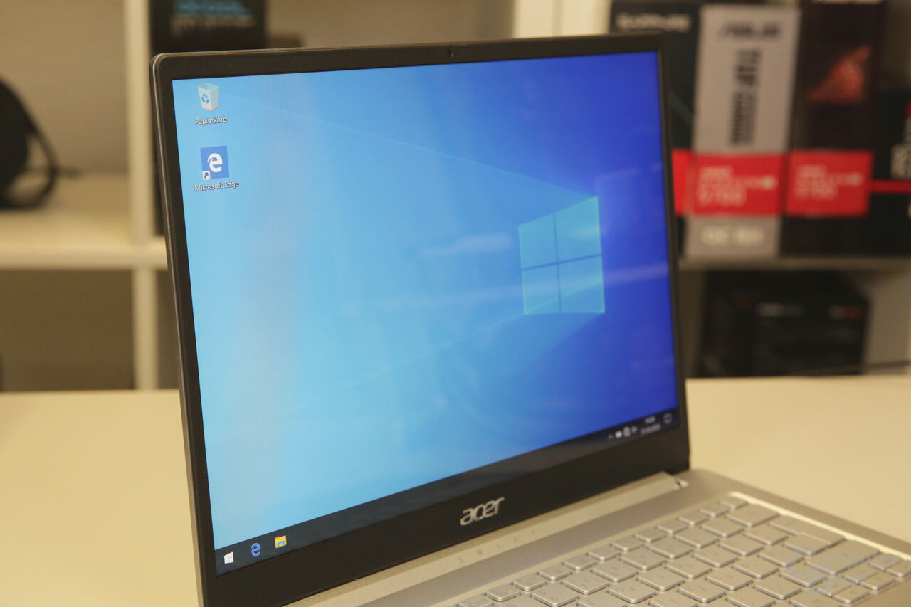 Das 13,5 Zoll große Display bietet 2.256 × 1.504