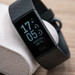 Fitbit Charge 4 im Test: Fitness-Tracker bietet eine Schar von Sensoren