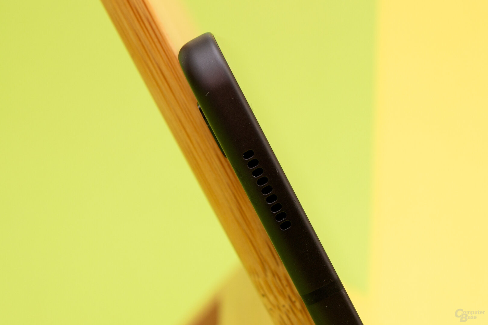 Das Galaxy Tab S6 Lite besitzt nur zwei statt der vier Lautsprecher beim S6