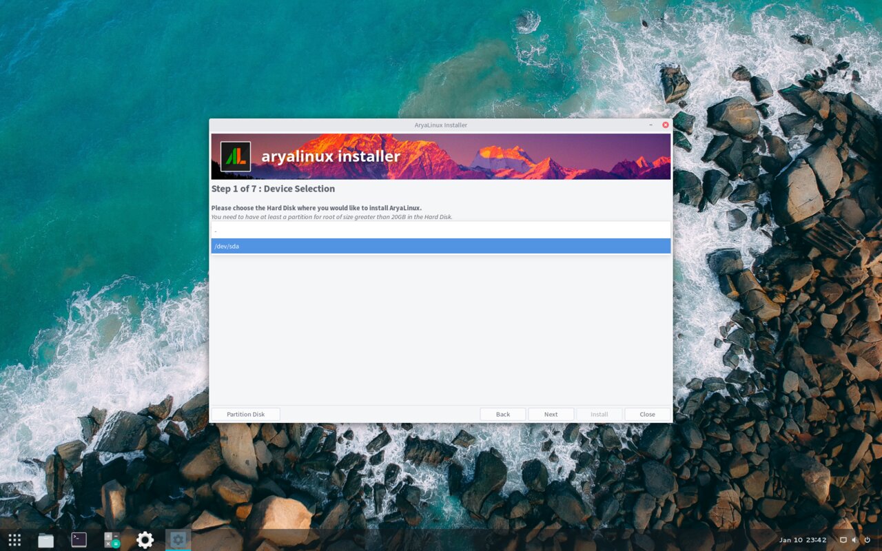Installationsprozess von AryaLinux (Bild: AryaLinux)