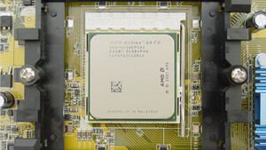 C:\B_retro\Ausgabe_40\: Athlon 64 FX-60 und Pentium XE 955 waren „extreme“ CPUs