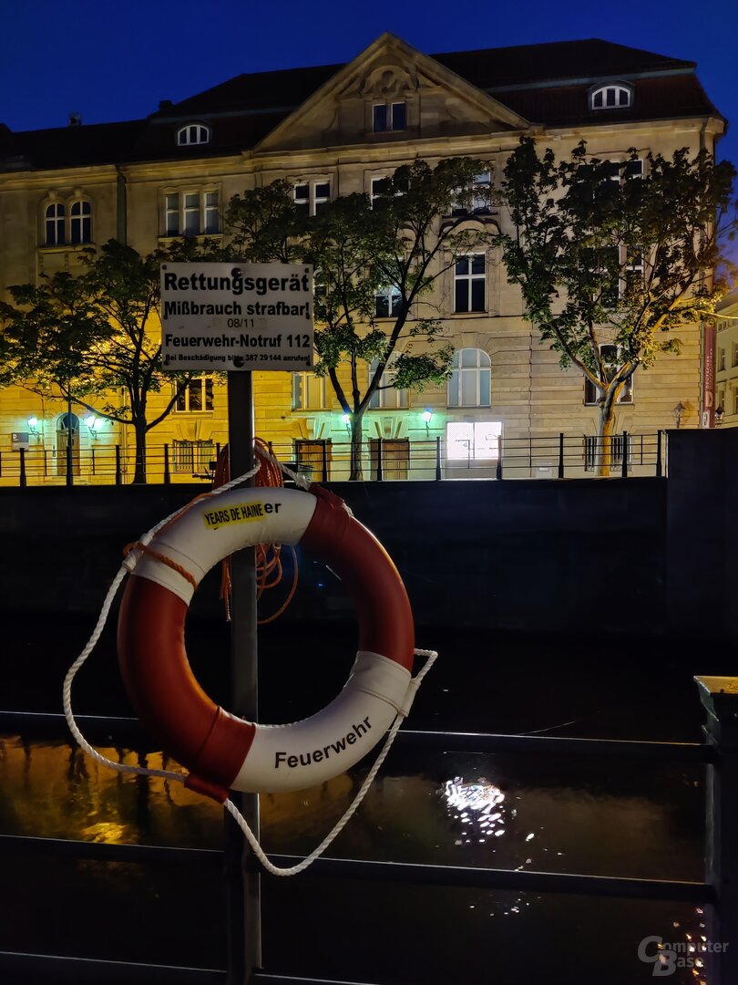OnePlus Nord (f/1.8, ISO 4000, 0.143 s)
