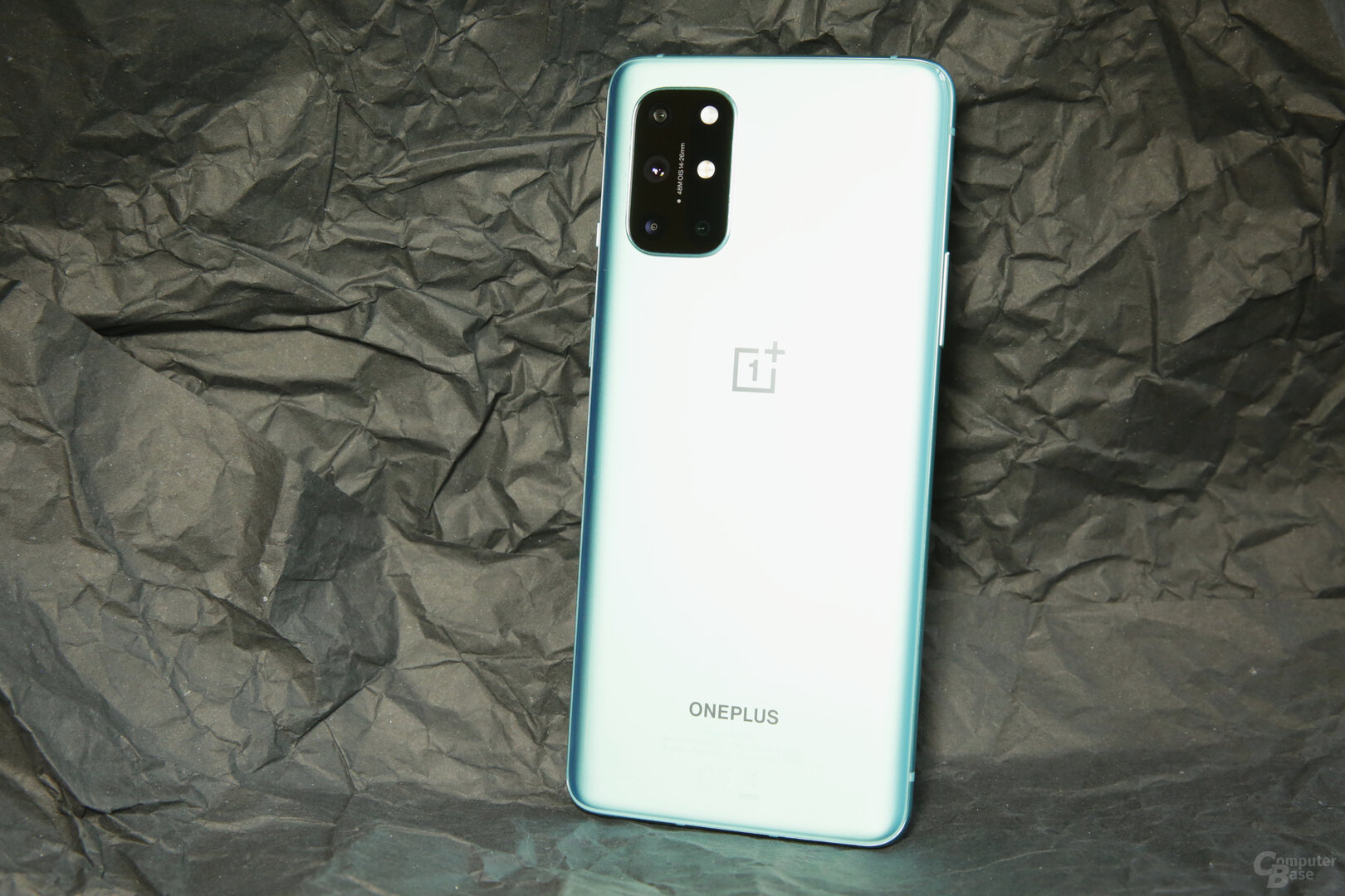 OnePlus 8T in gänzendem Aquamarine Green