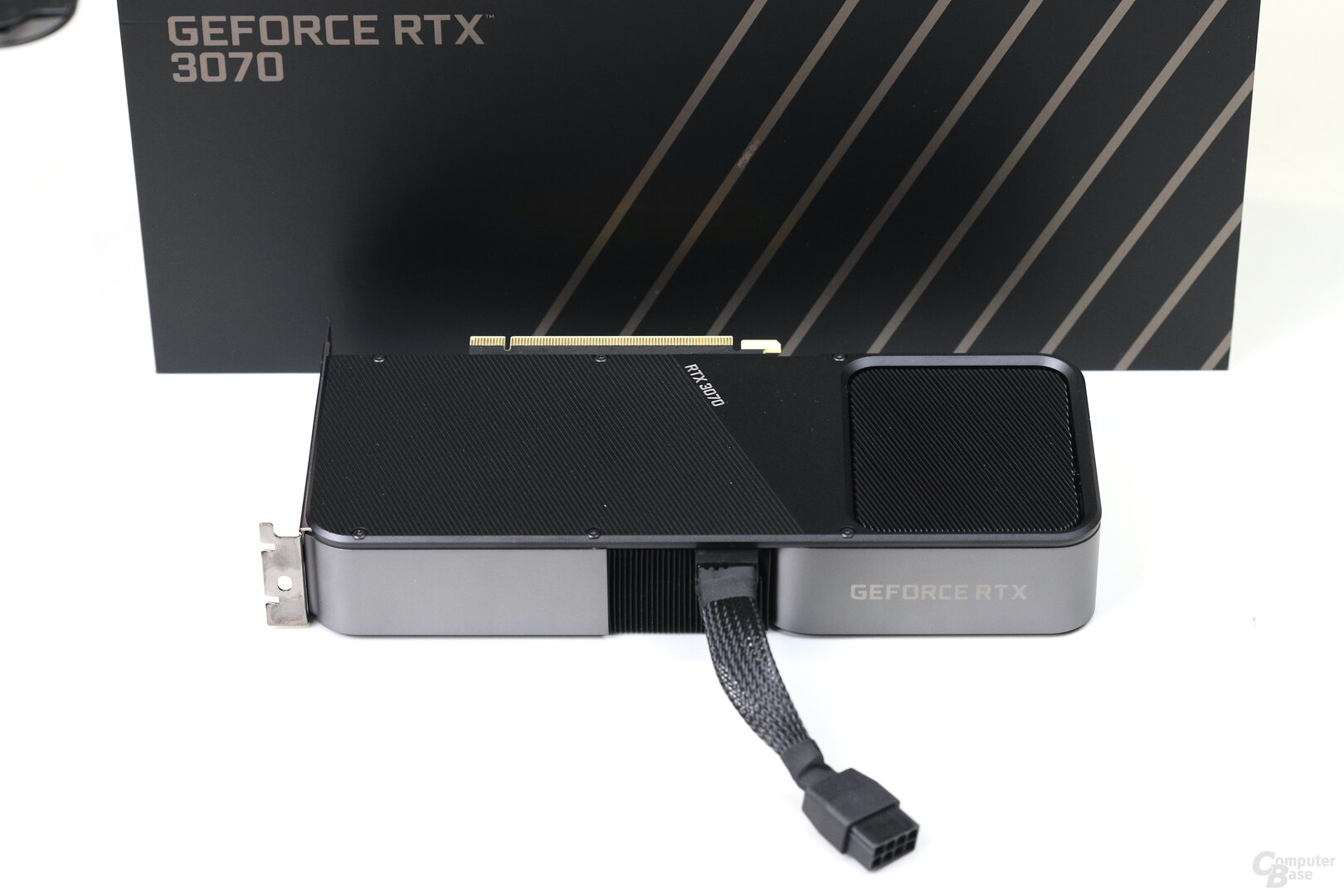 Der 8-Pin-Adapter auf der GeForce RTX 3070 FE