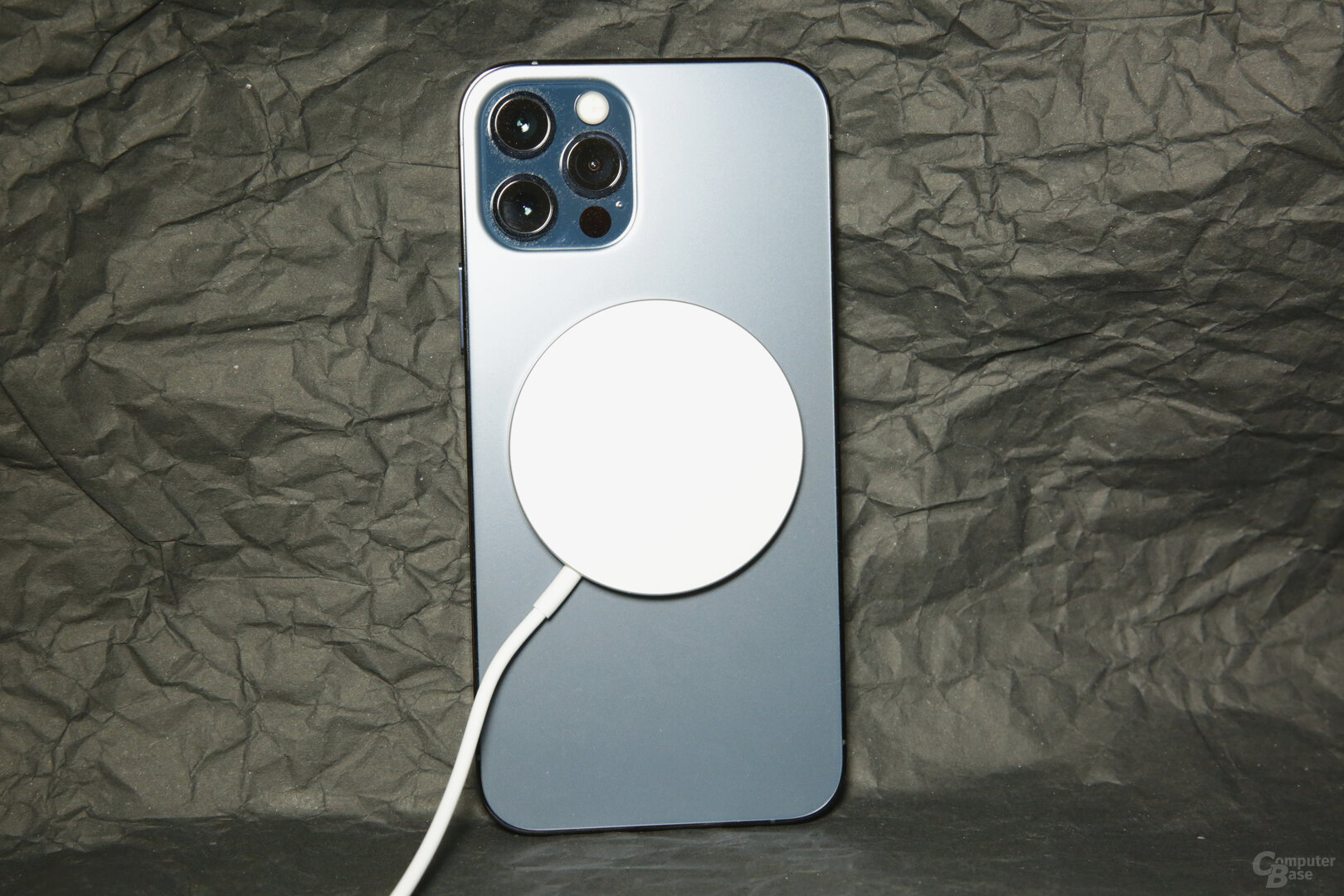 MagSafe-Ladegerät ist zu Smartphones und Hüllen kompatibel