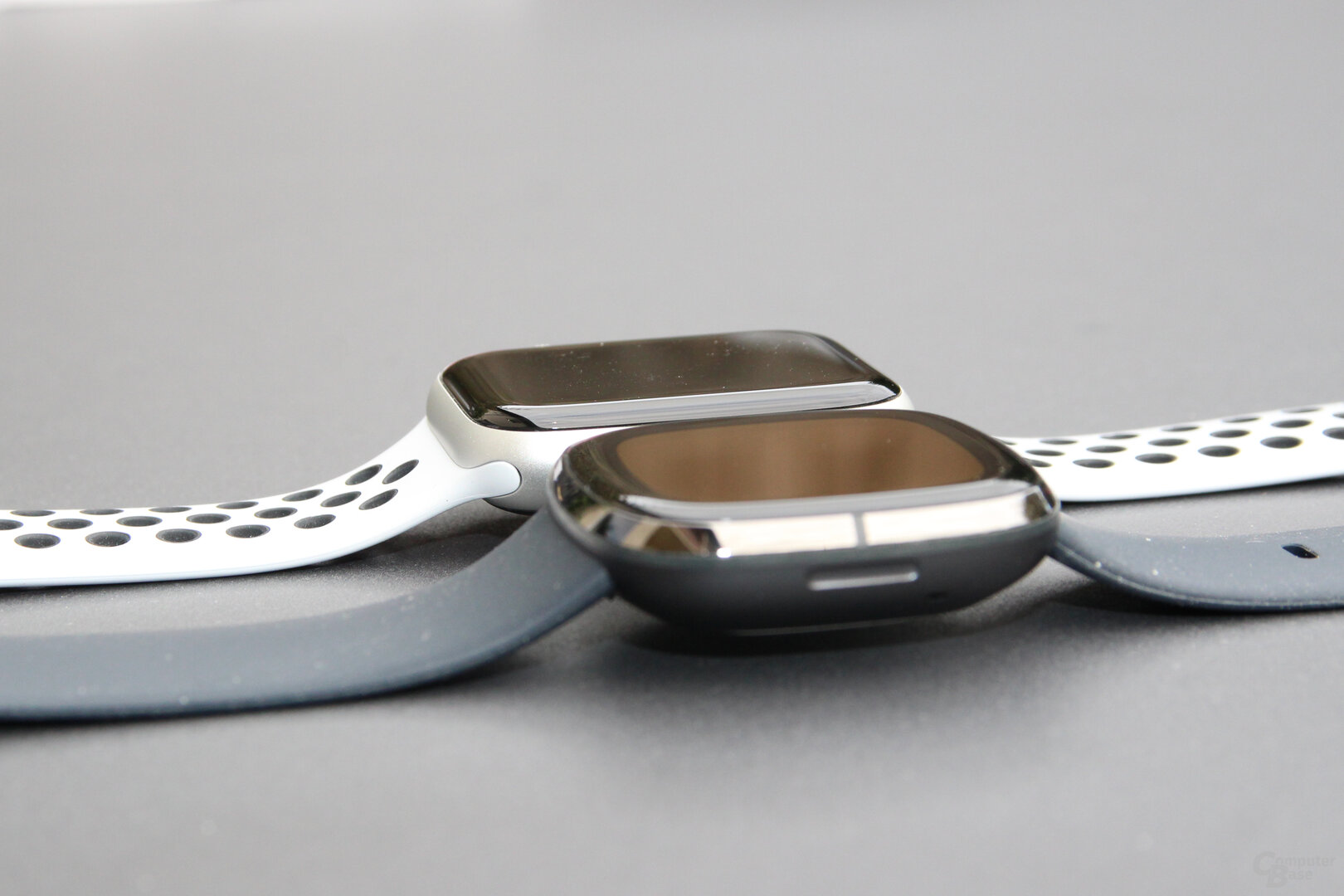 Fitbit Sense und Apple Watch 6
