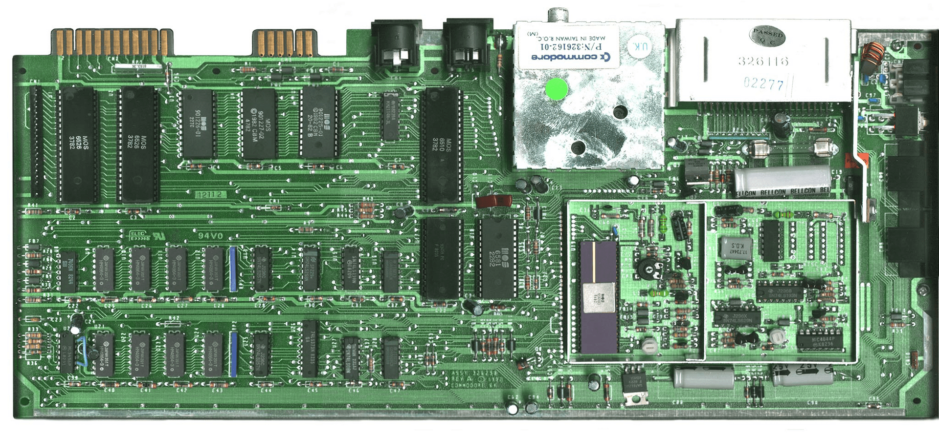 Hauptplatine der PAL-Version mit MOS 6510