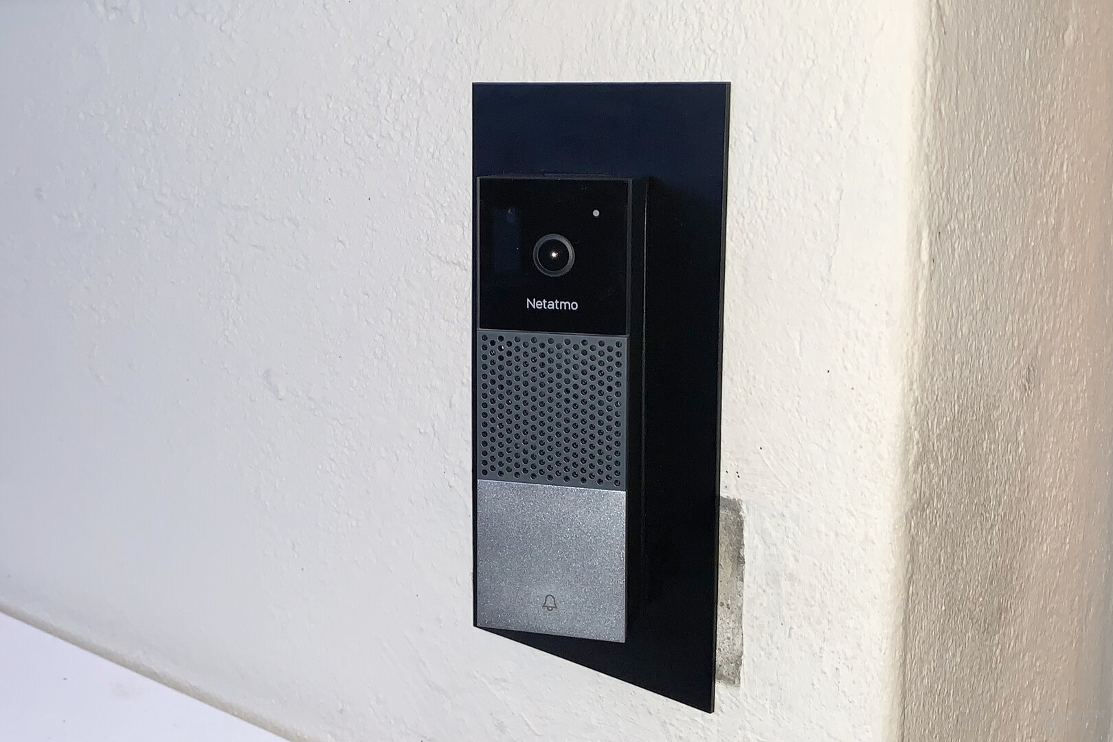 Montage der Netatmo Smart Video Doorbell