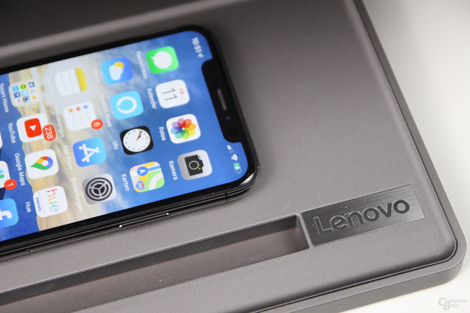 Lenovo Qreator 27: Smartphones werden kabellos mit bis zu 15 Watt geladen