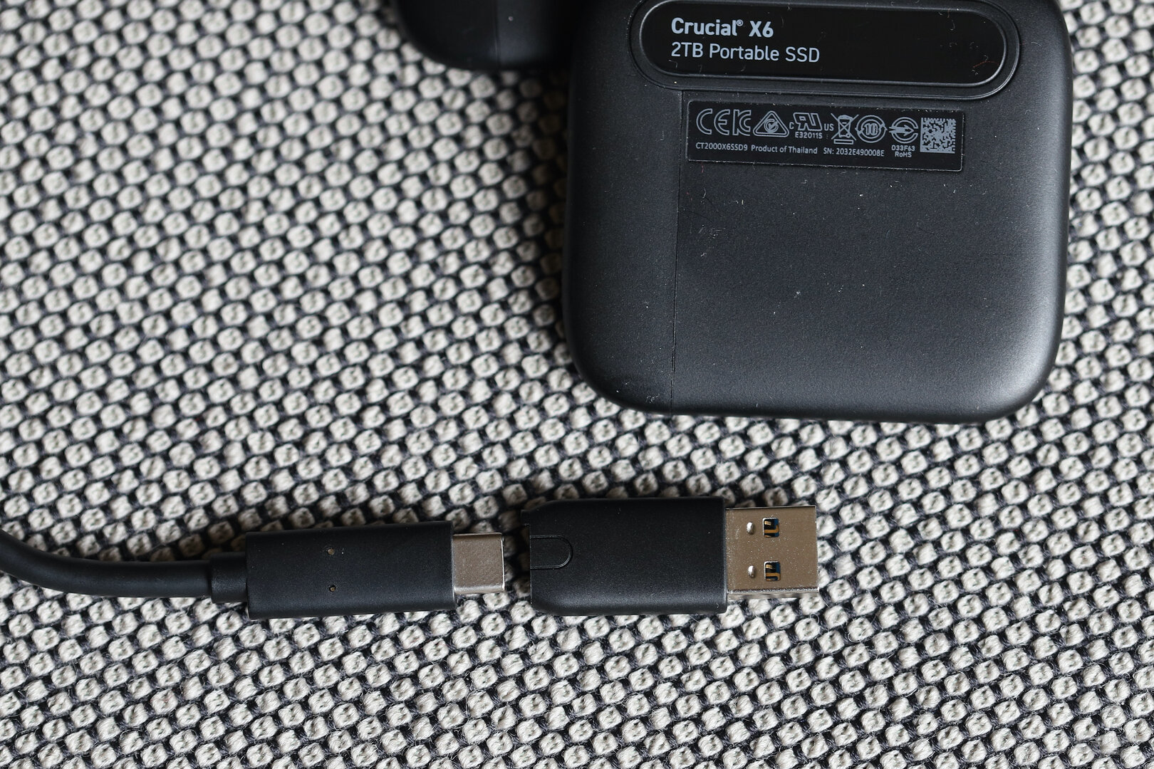 Der Adapter auf USB Typ A liegt nur der X8, nicht der X6 bei